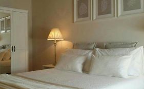 Gate32 Bed & Living